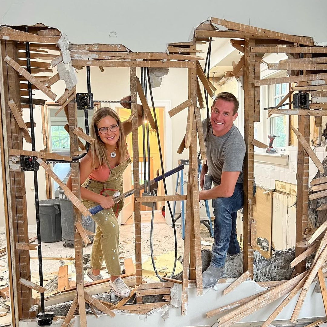 MEG & JOE'S TOP 10 TIPS YOU NEED TO KNOW WHEN WORKING WITH A CONTRACTOR