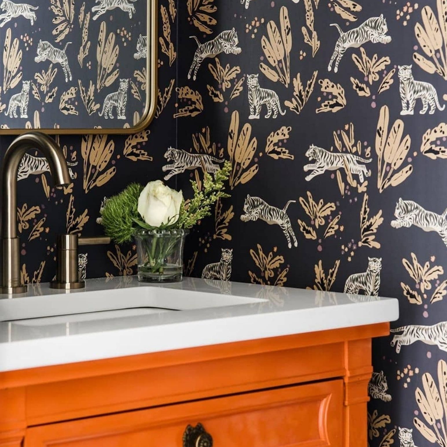 WEEKEND MAKEOVER: POWDER ROOM EDITION