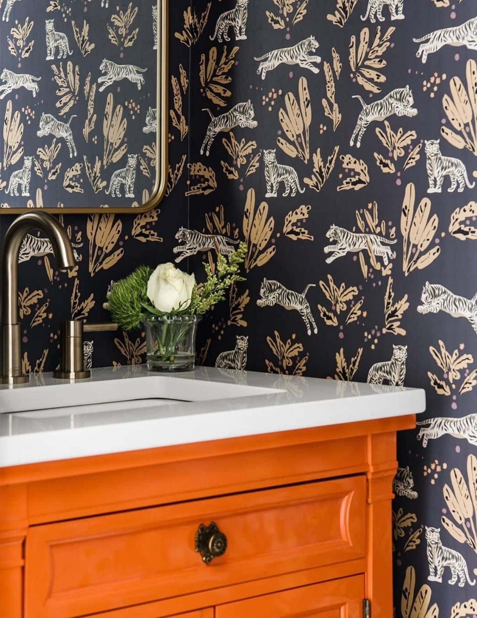 WEEKEND MAKEOVER: POWDER ROOM EDITION