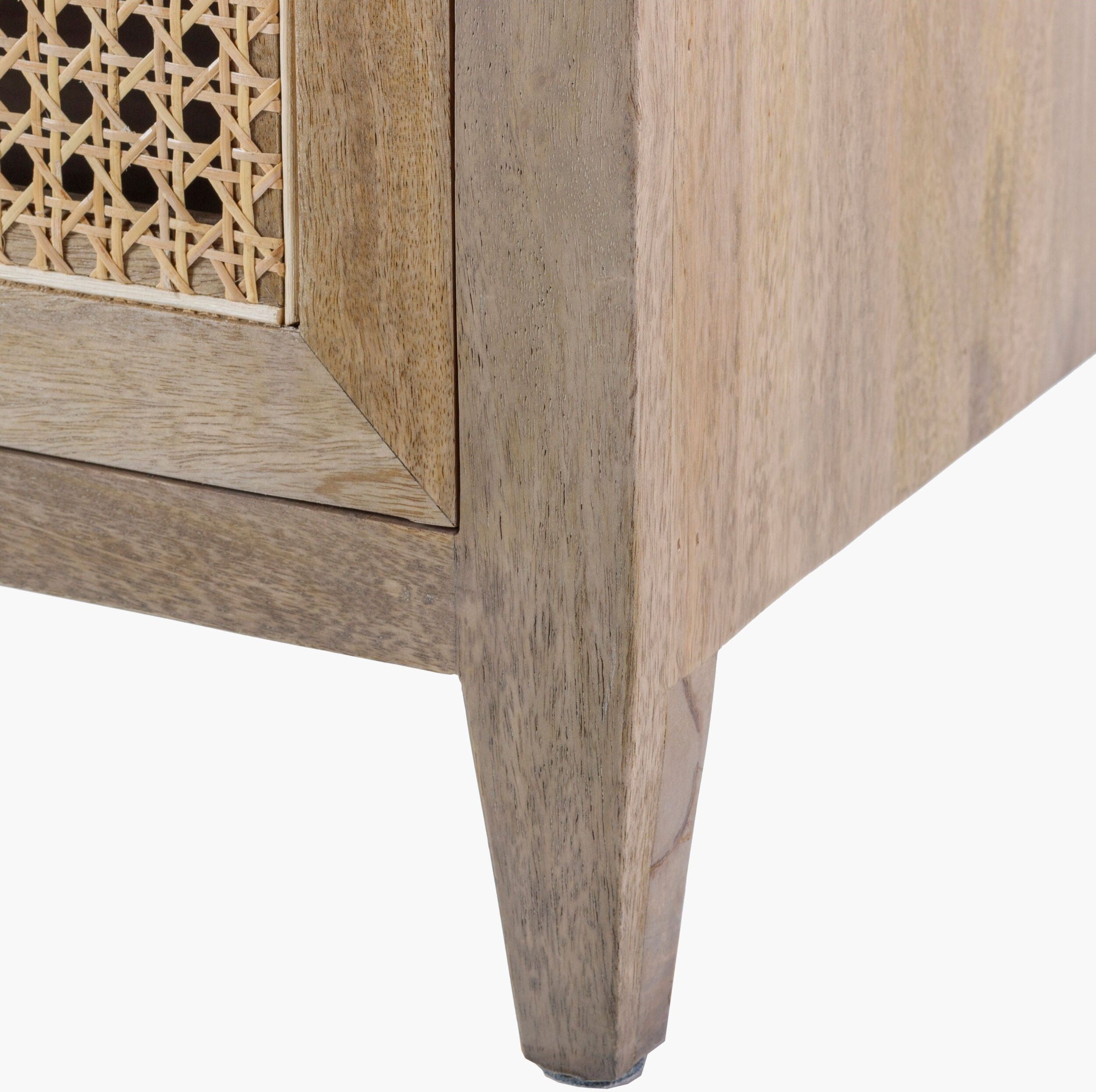 Shop credenzas and discover room and home design services in the Kansas City area. MegMade designs has been featured in HGTV magazine for their transitional cottage home design style. Visit the MegMade store in the Barrington - Chicago area.
