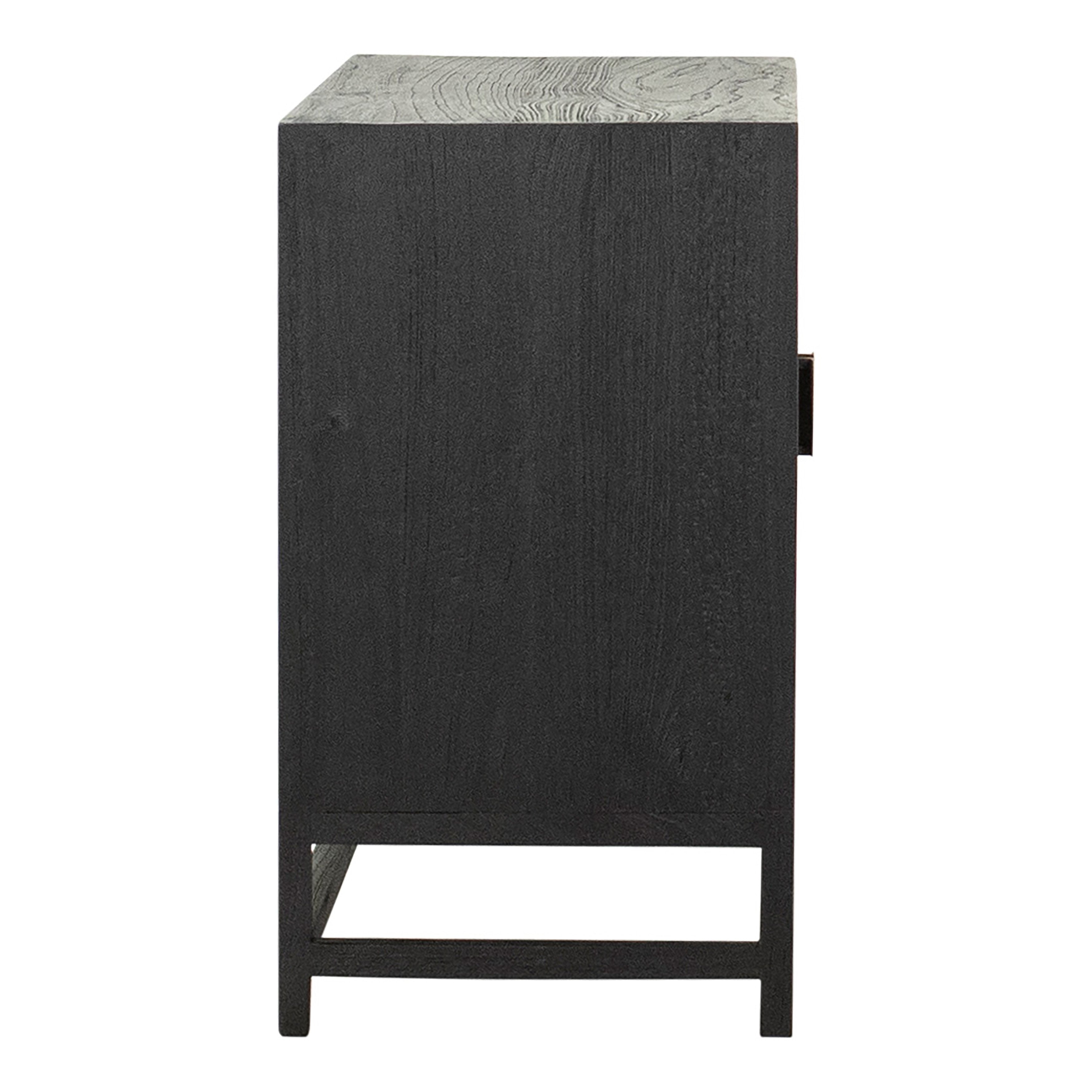 Shop furniture and discover remodeling services in the Evanston area. MegMade designs has been featured in Wall Street Journal for their granny chic cottage home design style. Visit the MegMade store in the Lake Forest - Chicago area.